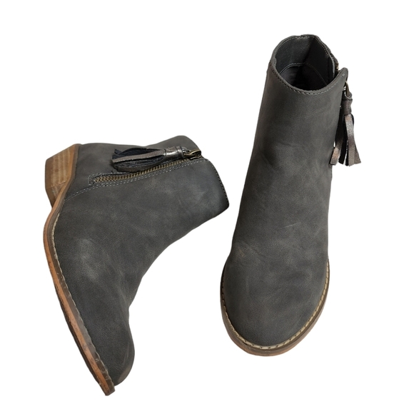 Tucker + Tate grey booties - Picture 10 of 15